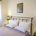 Beachside Retreat, Steps To شقة