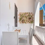 شقة Beachside Retreat, Steps To