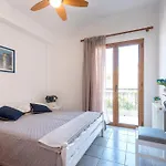 شقة Beachside Retreat, Steps To