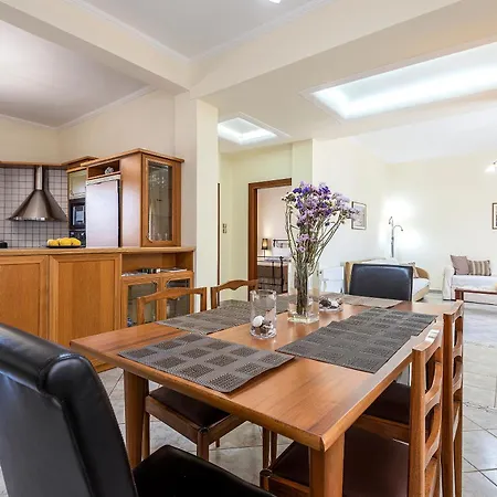 דירה Beachside Retreat, Steps To *