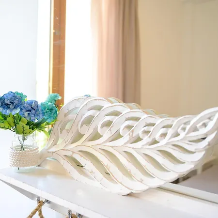 דירה Beachside Retreat, Steps To