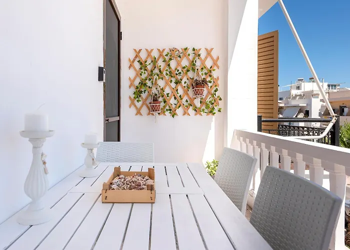 Beachside Retreat, Steps To Apartman