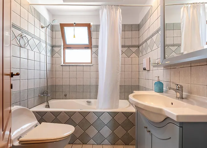 Apartament Beachside Retreat, Steps To