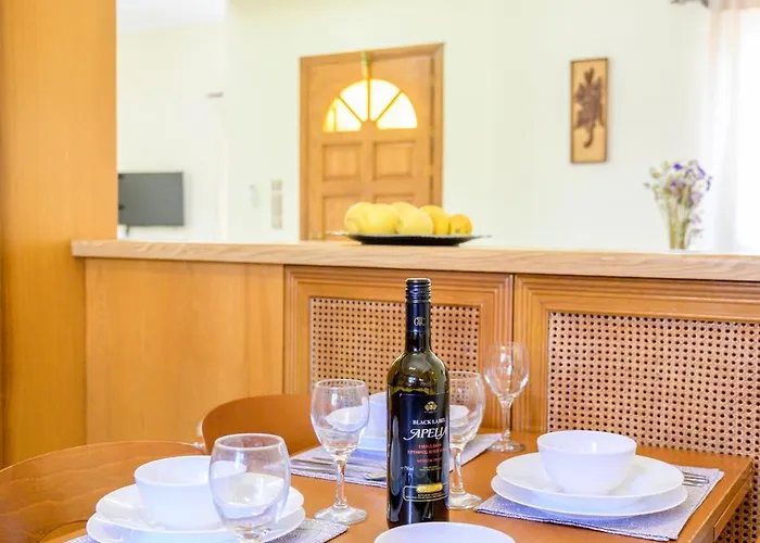 Beachside Retreat, Steps To Apartman