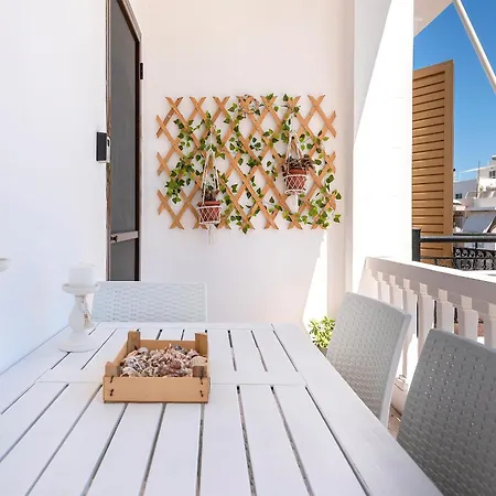 Beachside Retreat, Steps To Apartment