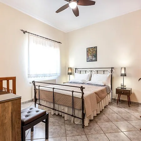 Beachside Retreat, Steps To Apartment