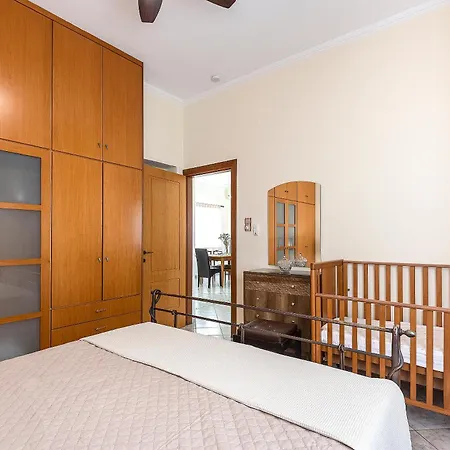 Beachside Retreat, Steps To