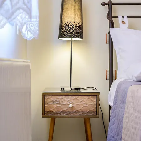 Apartment Beachside Retreat, Steps To