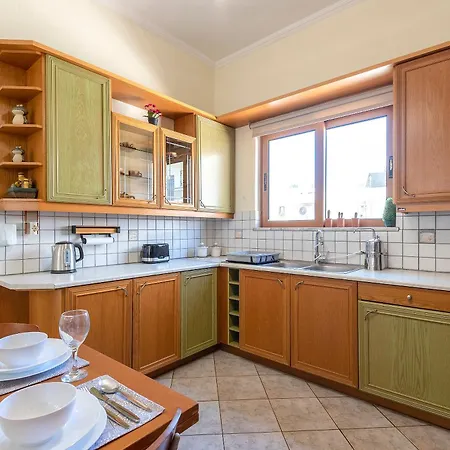 Beachside Retreat, Steps To