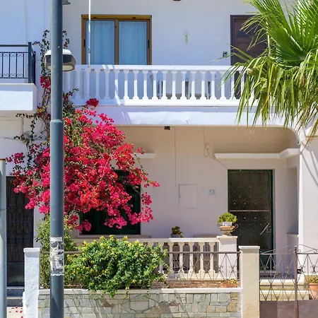Beachside Retreat, Steps To * İstanköy