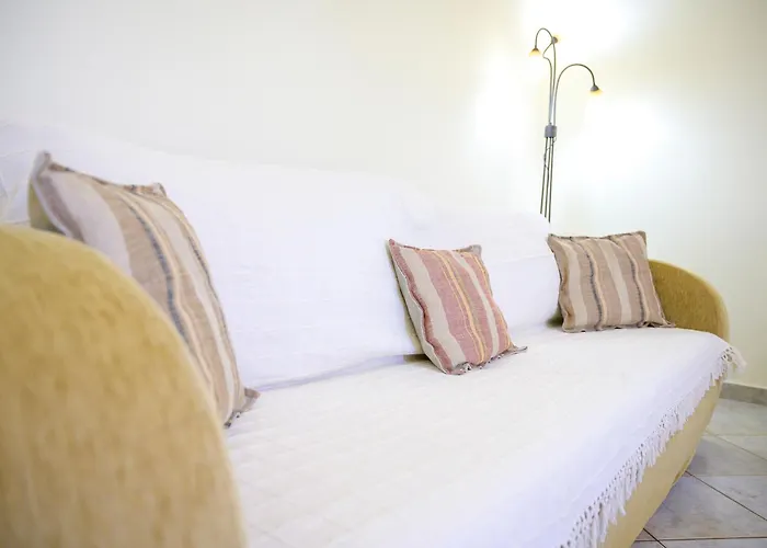 Beachside Retreat, Steps To